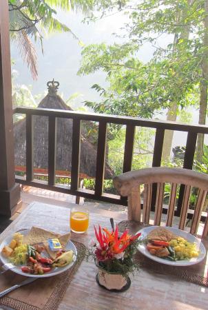 Beji Ubud Resort breakfast, benefits of separate vacations